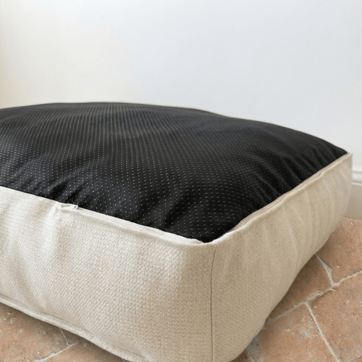 Tissu anti-dérapant de nos paniers lit nesto pour chien, panier à l'envers détails couture